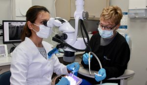Dr. Karen Da Silva and staff demonstrating endodontic procedure 